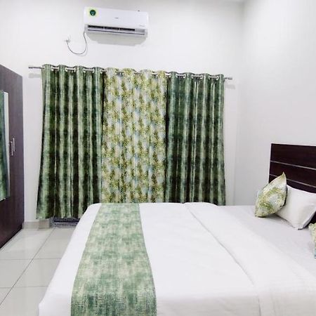 Suvarna Elite - Premium Apartment Hotel Májszúr Kültér fotó